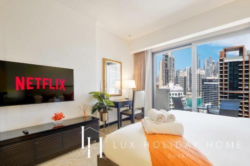 LUX The JW Marina Studio 3 - Tap to explore photos