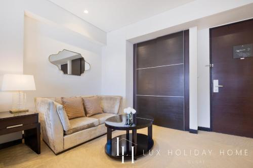 LUX The JW Marina Studio 3 - Tap to explore photos