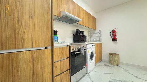 Oasis Grove Stylish 2BR Retreat in Masdar City - Tap to explore photos