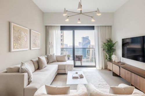 Elegant Apartment Walk to Burj Khalifa & Dubai Mall - Tap to explore photos