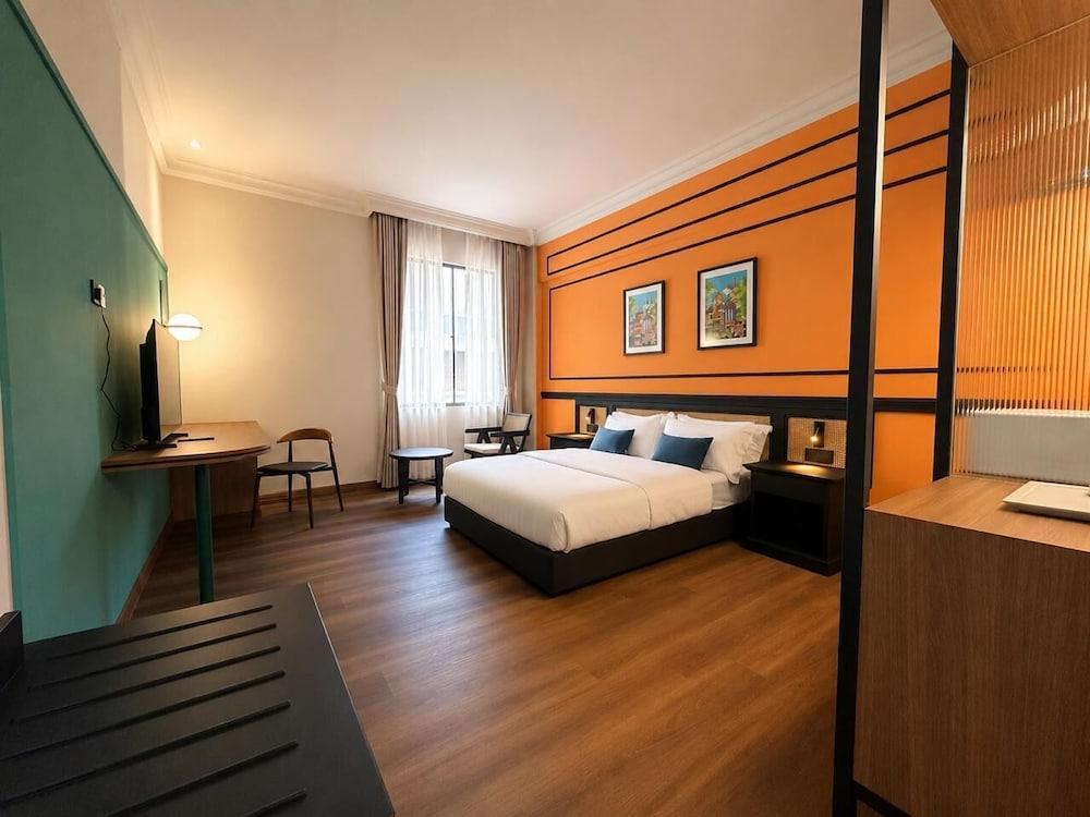 Kuala Lumpur International Hotel Room Type - Deluxe Double Room