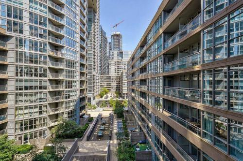 Designer 2BR Downtown Condo, Rogers Center - Tap to explore photos