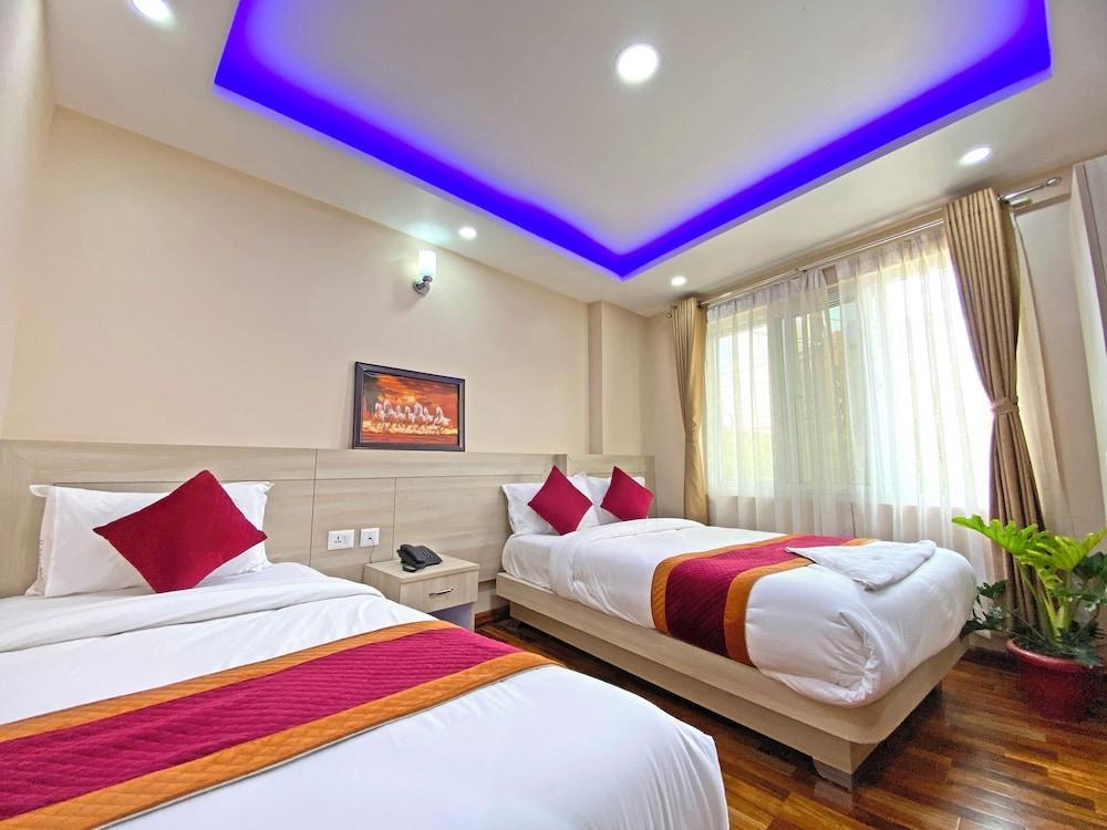 Hotel Aaradhya Room Type - Deluxe Triple Room, River View