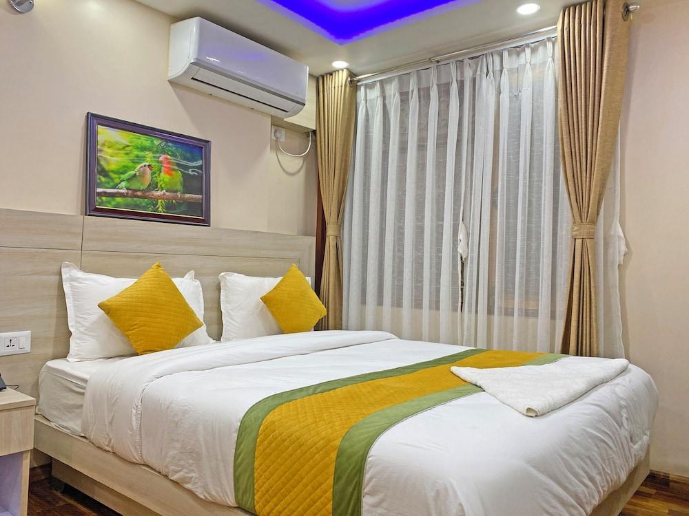 Hotel Aaradhya Room Type - Deluxe Double Room