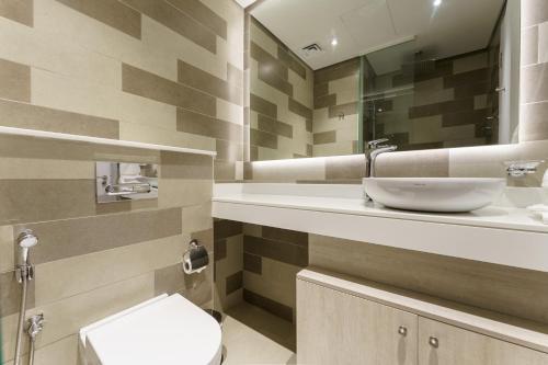 One bedroom at Seven Palm Jumeirah SHA 1212 - Tap to explore photos