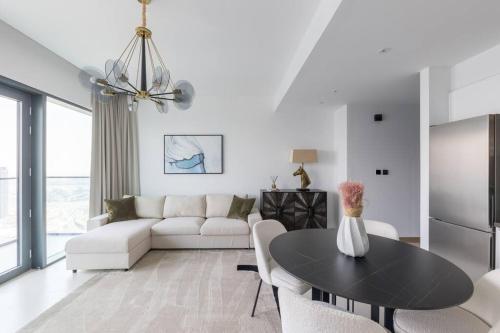 Vida Dubai Marina Residences - Tap to explore photos