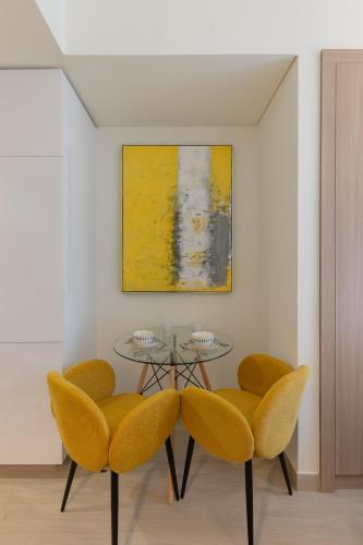 Bright and cozy studio with balcony in Azizi Riviera 33 - Tap to explore photos