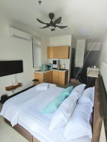 Neu Suites Studio 10mins to KLCC - Tap to explore photos