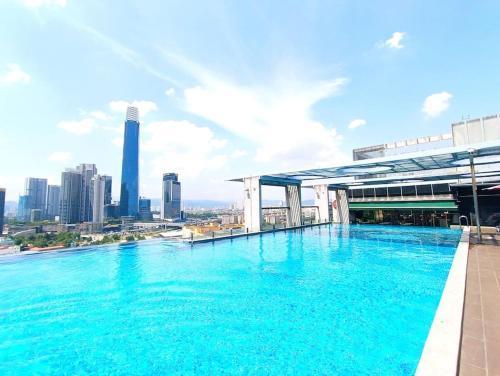 D1 Infinity Pool KLCC view - Tap to explore photos