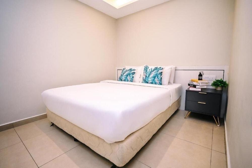 Kingston Hotel 1, Bukit Bintang Room Type - Deluxe Queen Room