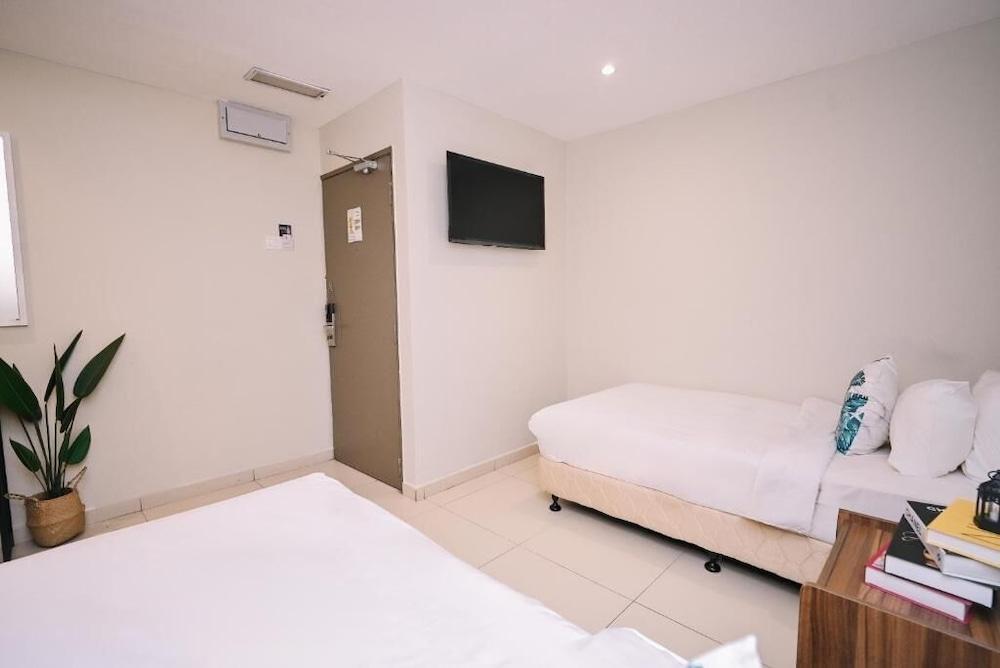Kingston Hotel 1, Bukit Bintang Room Type - Deluxe Twin Room