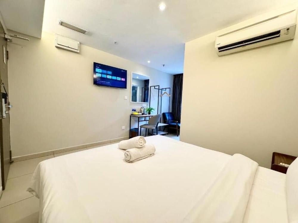 Kingston Hotel 1, Bukit Bintang Room Type - Deluxe King Room