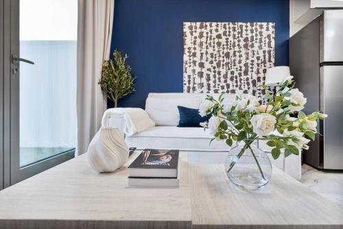 Serene Studio APT with Pool and Gym - Tap to explore photos