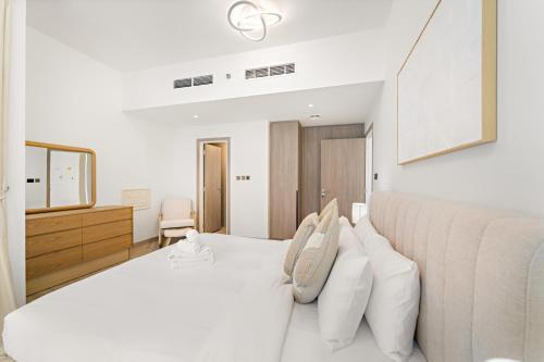 Stylish 1 BR Apartment close to JBR Beach - Tap to explore photos
