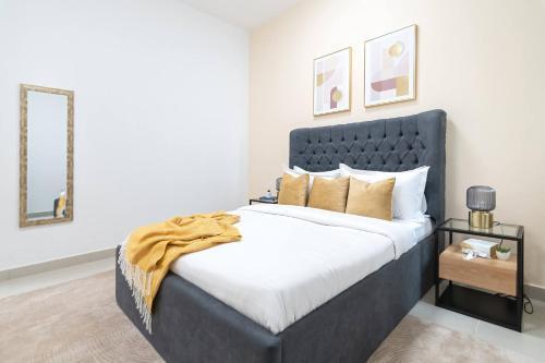 Spacious & Cosy 1BR in Marina - Tap to explore photos