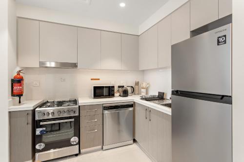 Superb 1Bed With Pool & Gym near the Burj Khalifa - Tap to explore photos