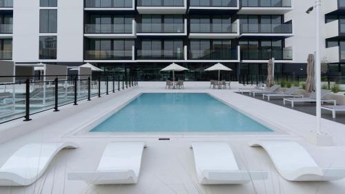 Modern 1br In Jvc Fully Furnished & Balcony - Tap to explore photos