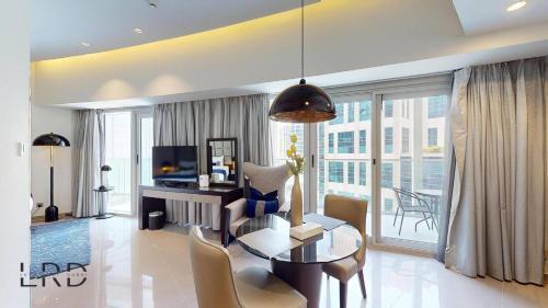 Luxury Studio in Business Bay - Tap to explore photos