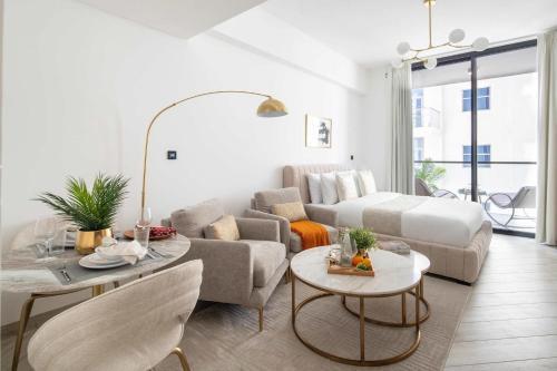 Frank Porter - Empire Residences - Tap to explore photos
