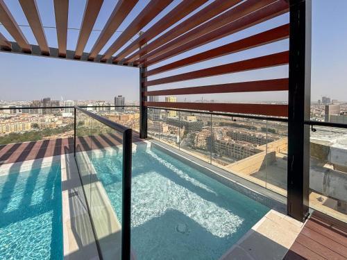 Frank Porter - Empire Residences - Tap to explore photos
