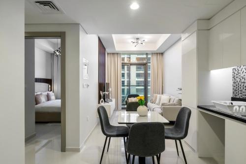 Stylish 1-bedroom In Prime Business Bay Aykon C - Tap to explore photos