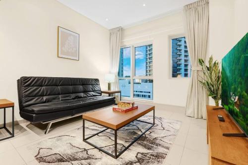 FIRST CLASS 1BR Charming Marina Escape - Tap to explore photos