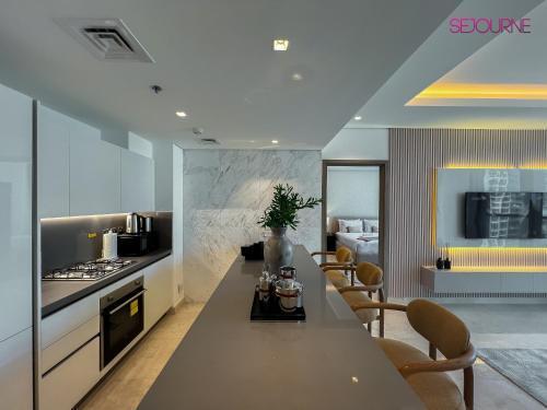 High end 1BR I The Sterling tower in Business Bay - Tap to explore photos