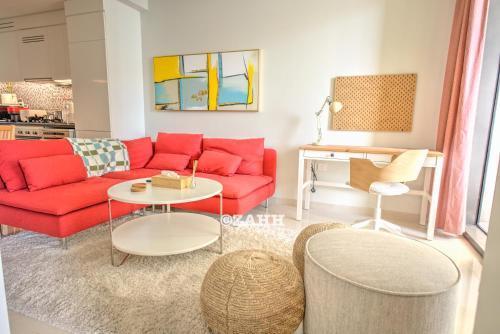 Business bay Chic Apartment - Tap to explore photos