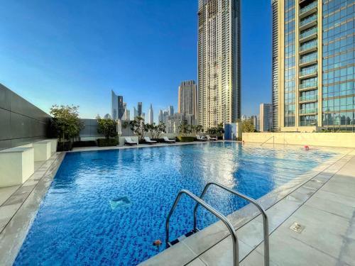 Classy Downtown Bliss with Dubai Mall Access - Tap to explore photos