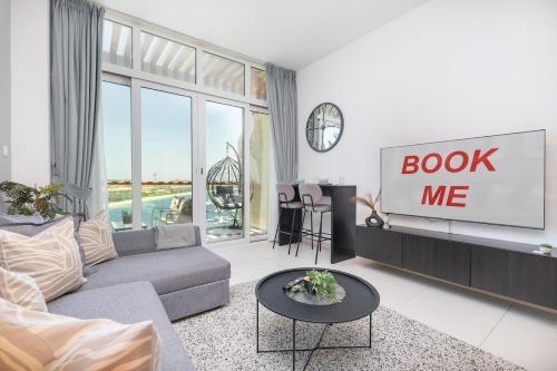 Sleek Studio Apartment at Palm Jumeirah with Ocean Vibes - Tap to explore photos