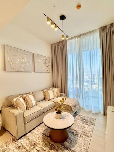 Modern One Bedroom Apartment - Tap to explore photos
