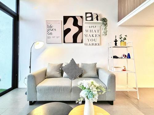 Lynhomes 20 The Establishment Bangsar Stylish Studio Loft - Tap to explore photos