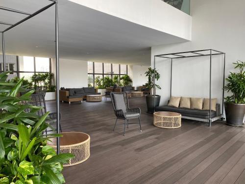 Lynhomes 20 The Establishment Bangsar Stylish Studio Loft - Tap to explore photos