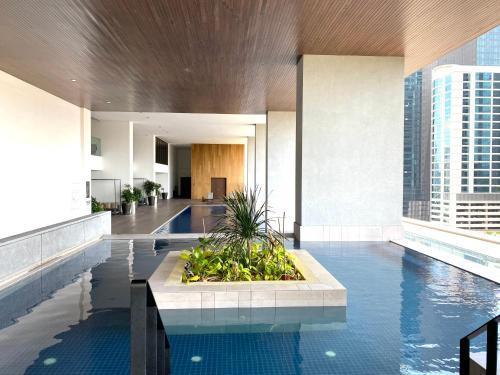 Lynhomes 20 The Establishment Bangsar Stylish Studio Loft - Tap to explore photos