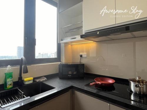 Two Bedroom At Sunway Velocity Two By The Relaxstay - Tap to explore photos