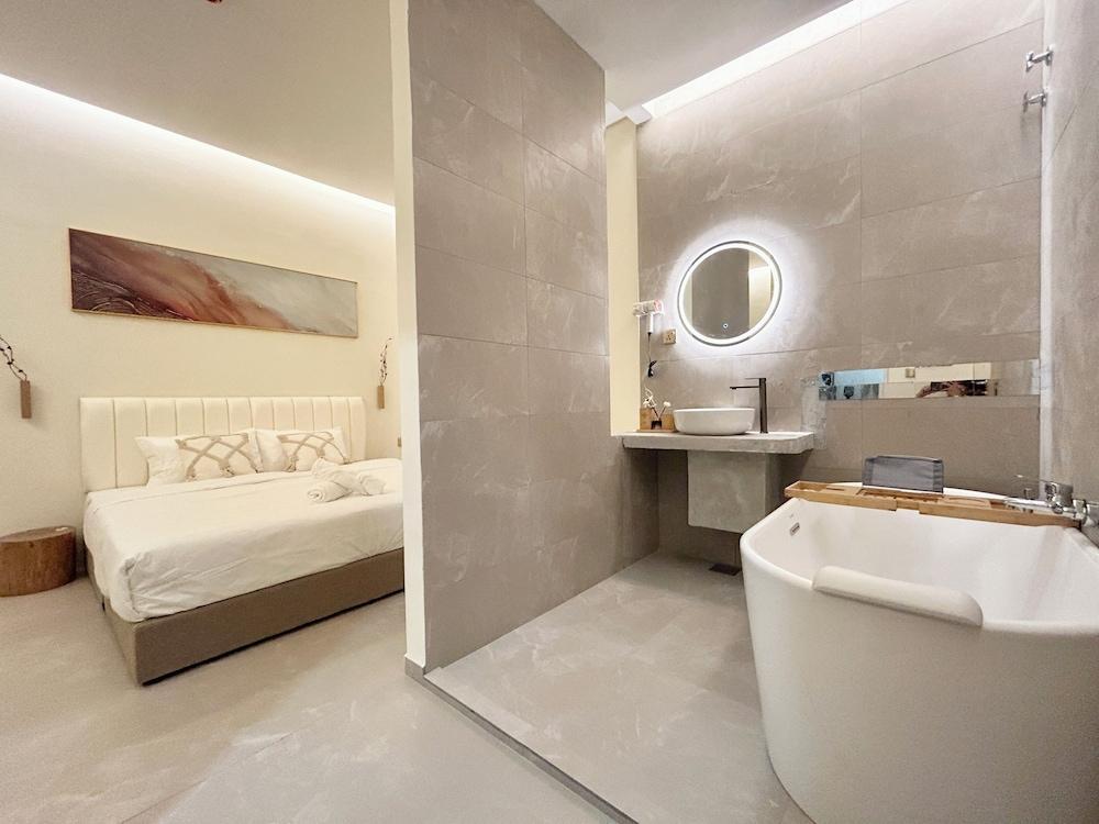 ONE18 Boutique Hotel - Kuala Lumpur Room Type - Honeymoon Room, 1 King Bed, Private Bathroom