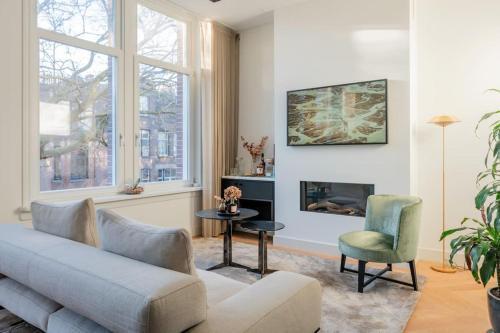 Luxurious Central Park 1-Bed Apartment - Tap to explore photos