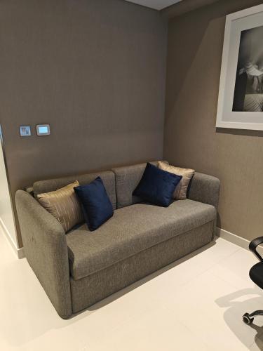 LeModCasa - Luxury smart Studio with Canal View Business Bay - Tap to explore photos