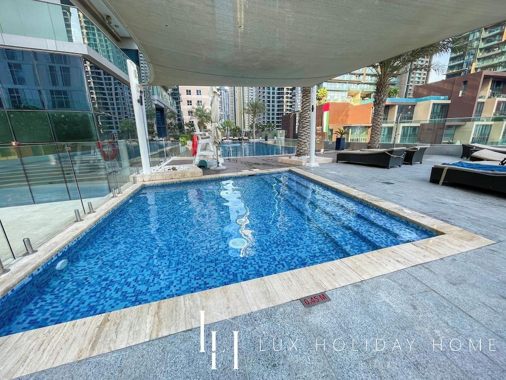 LUX Lavish Suite with Full Marina View 4 - Tap to explore photos