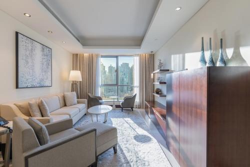 Residencial Apartments in Address Downtown connected to Dubai Mall - Tap to explore photos