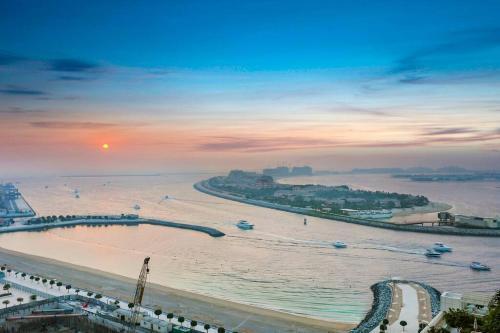 FIRST CLASS 1BR Stunning Marina & Palm View