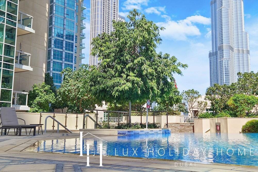 LUX The Fountain View Suite - Tap to explore photos