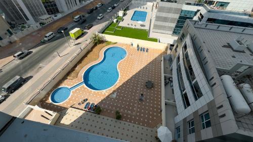 Dubai Marina - 1 BHK Classy Apartment - Tap to explore photos