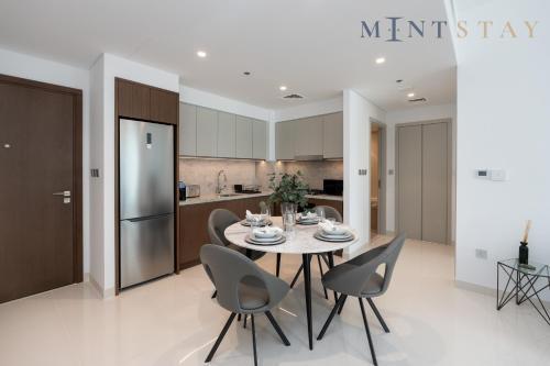 Beach Isle 2, Emaar Beachfront - Mint Stay - Tap to explore photos