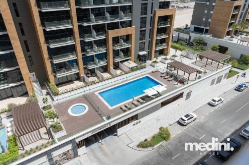 150Mbps WiFi · Studio · Meydan Pool - Tap to explore photos