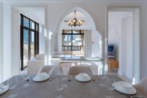 Full Burj Khalifa Views 1BDR with Private Hot Tub - Tap to explore photos