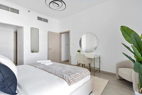 Silkhaus Modern 2BDR with Canal View on Yas Island - Tap to explore photos