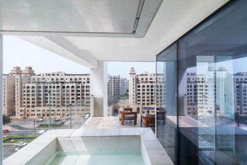 Luxury 3BDR Apartment, Pool & Beach Access