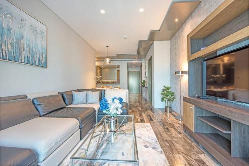 FIRST CLASS 1BR Amazing Marina Views - Tap to explore photos