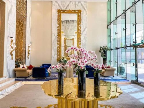 Spacious Studio with Pool - Canal & Burj Views - Tap to explore photos